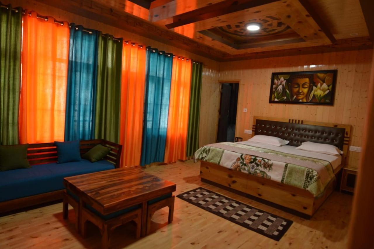 The Alpinist Cafe And Retreat Hotel Kaza Exterior photo