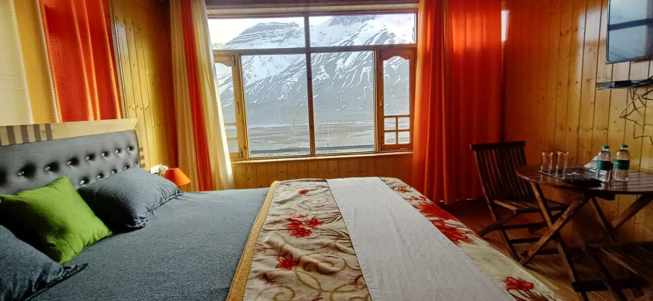 The Alpinist Cafe And Retreat Hotel Kaza Exterior photo