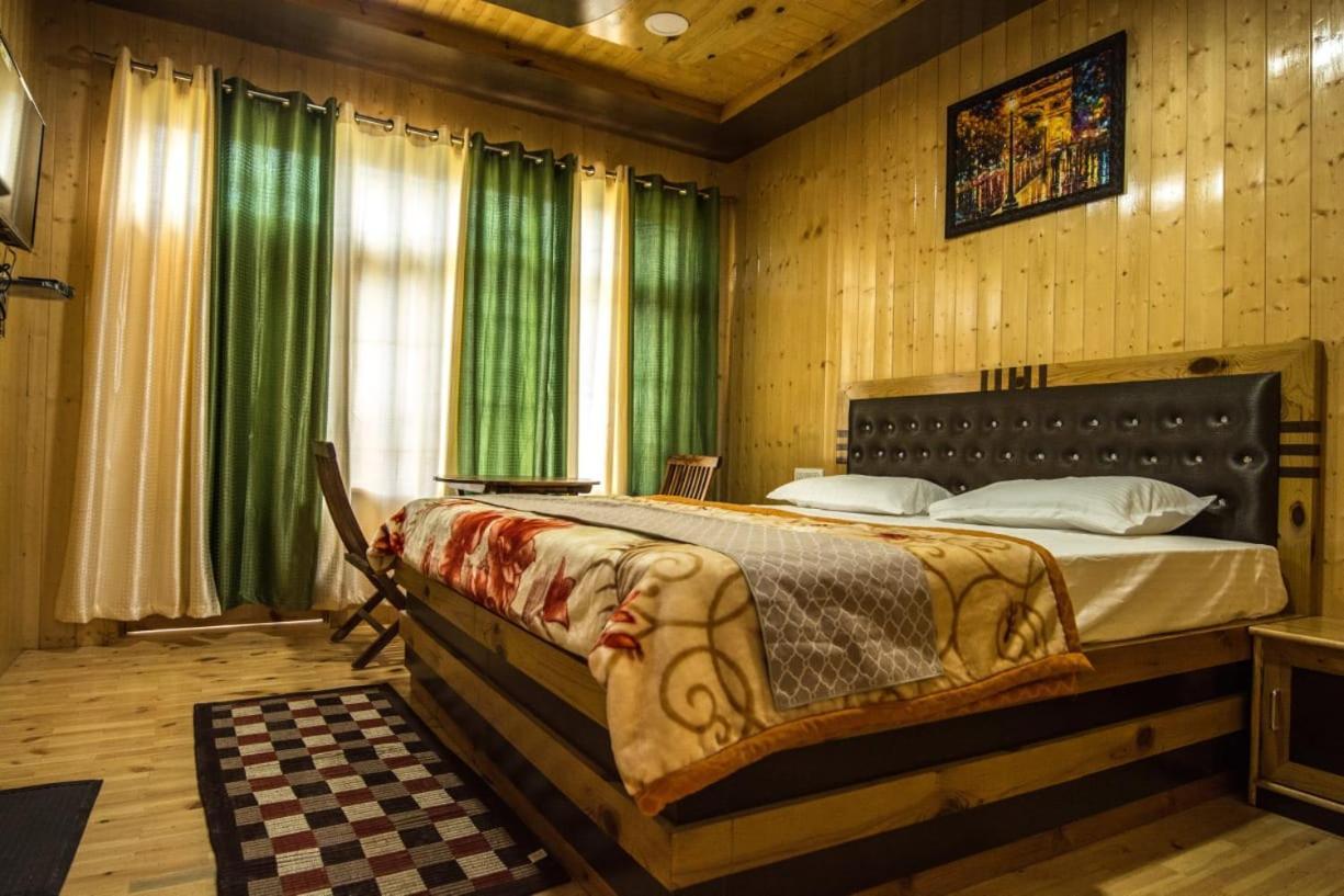 The Alpinist Cafe And Retreat Hotel Kaza Exterior photo