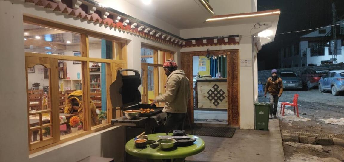 The Alpinist Cafe And Retreat Hotel Kaza Exterior photo