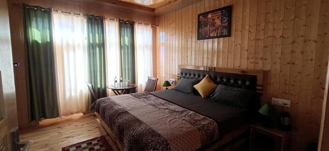 The Alpinist Cafe And Retreat Hotel Kaza Exterior photo