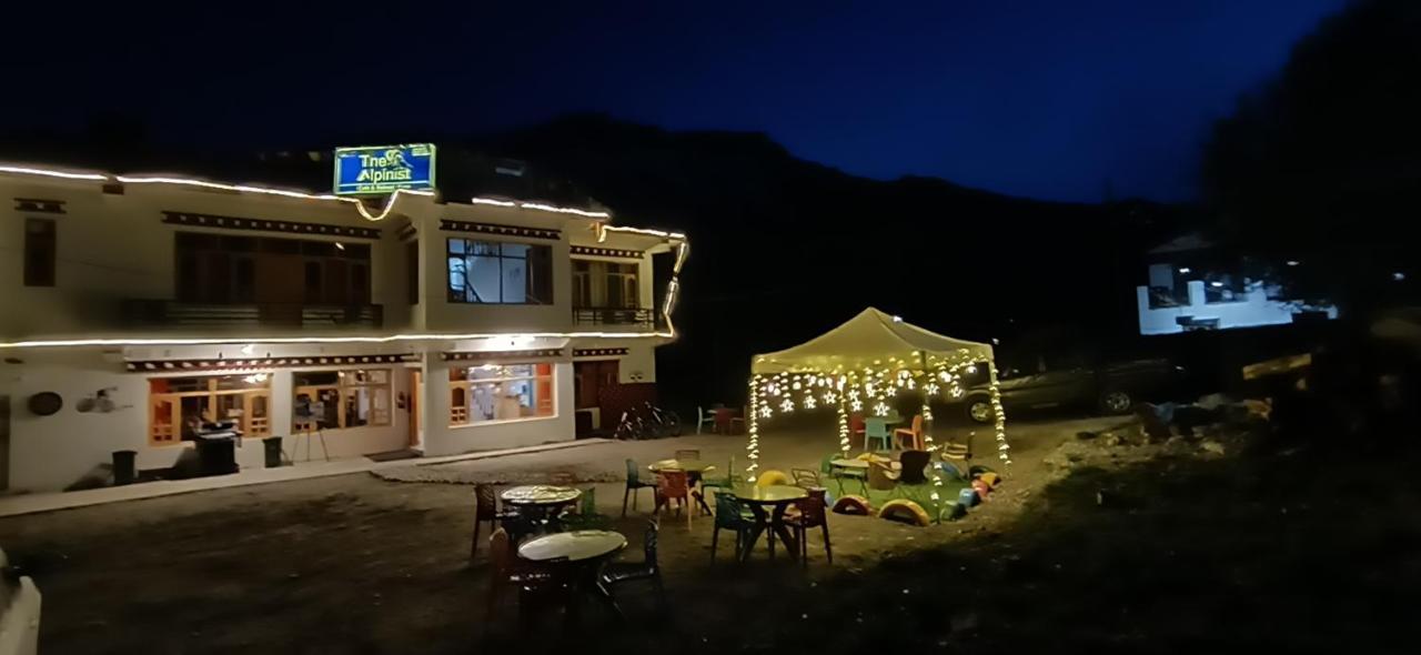 The Alpinist Cafe And Retreat Hotel Kaza Exterior photo