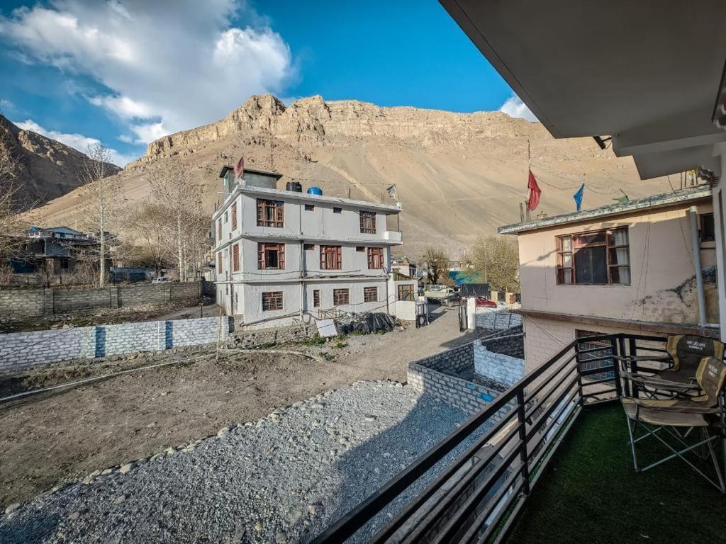 The Alpinist Cafe And Retreat Hotel Kaza Room photo