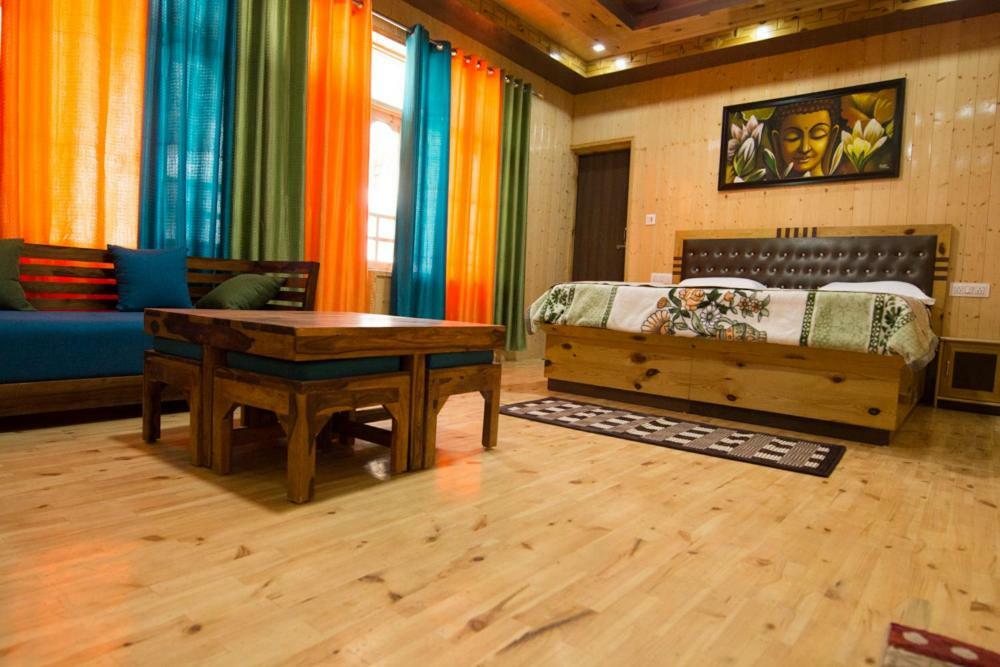 The Alpinist Cafe And Retreat Hotel Kaza Exterior photo